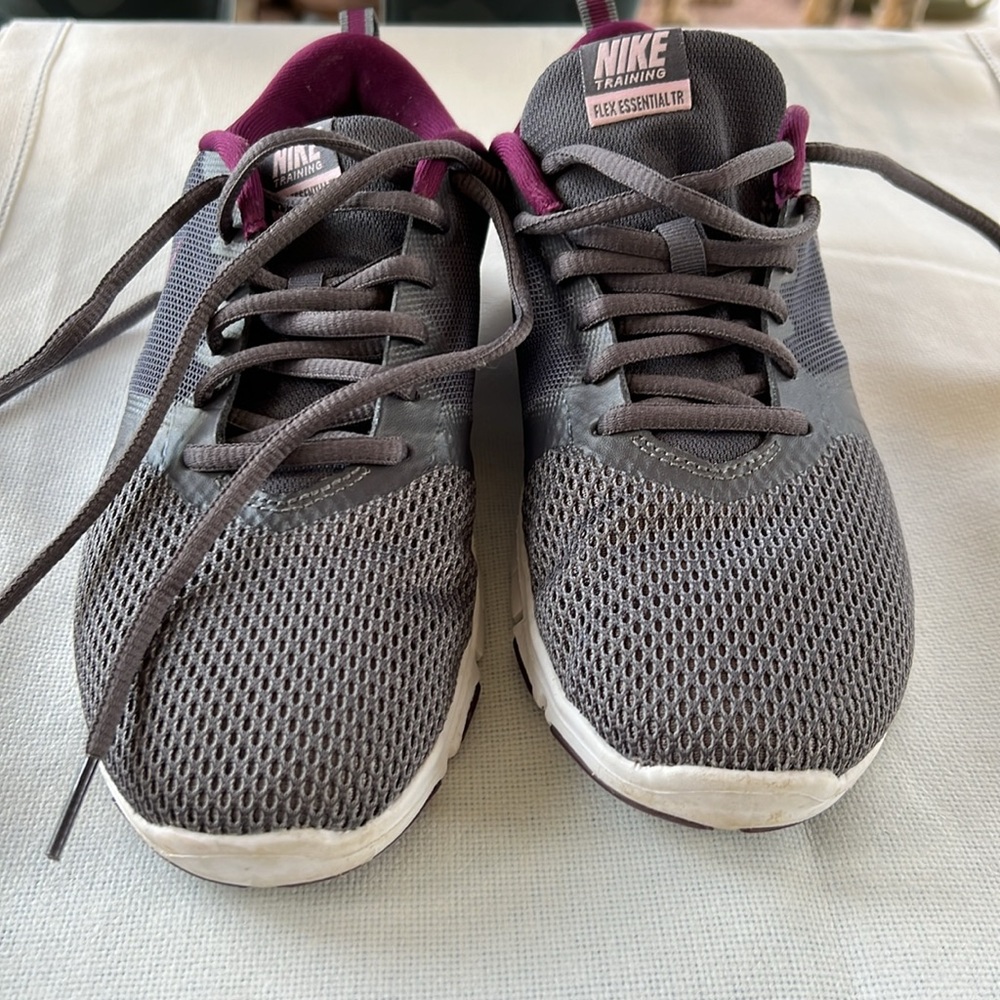 Nike training flex essential TR athletic shoes model 924344-004 US Size 7